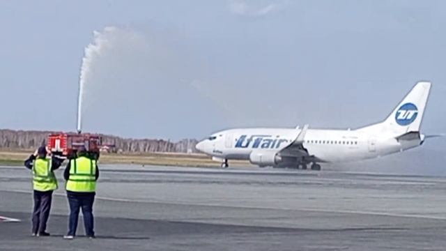 Водяная арка на рейсе Тюмень-Ташкент 28.04.2022г. смотреть онлайн