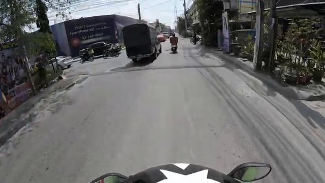 Движение в Бангкоке смотреть онлайн