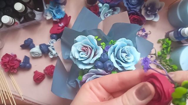 Букет из мыла с голубикой. Собираю мыльный букет с помощью палитры.Мыловарение. Soap.Цветы из мыла. смотреть онлайн