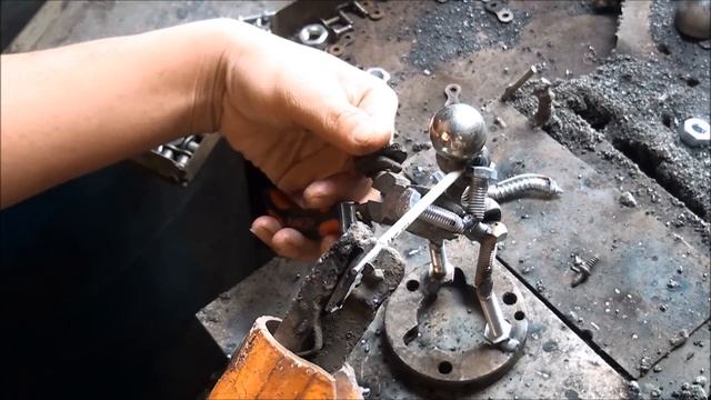 The Saxophone figurine sculpture from scrap metal. смотреть онлайн