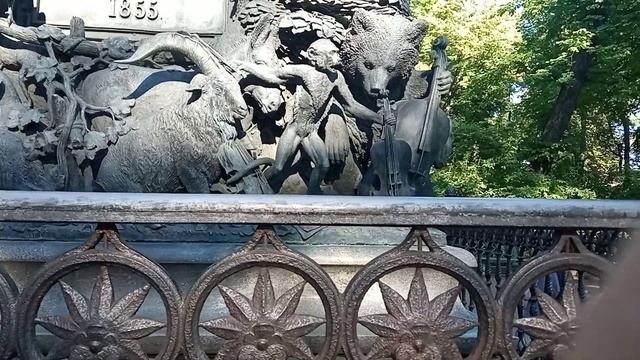 Летний сад. Памятник Крылову смотреть онлайн
