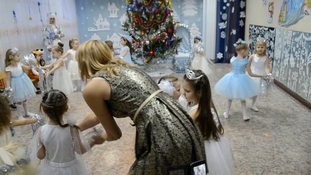НОВОГОДНИЙ УТРЕННИК АЛИСЫ смотреть онлайн
