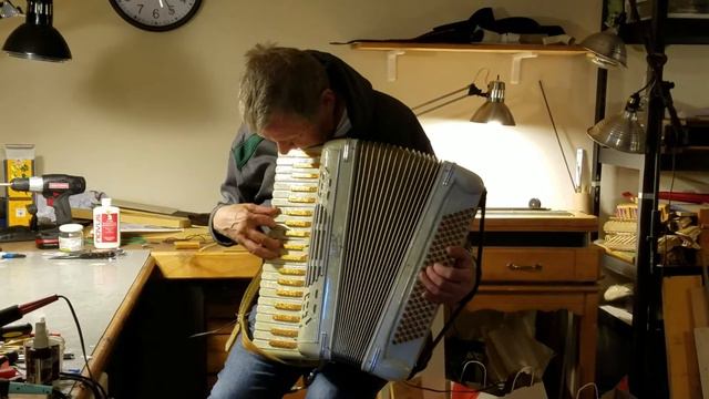 Charles Berger playing my grandmother's accordion смотреть онлайн