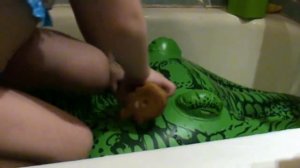 Детский канал.Крокодил в ванной .crocodile in the bathroom . Видео для детей