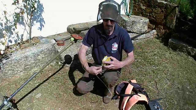 Portuguese Farm Life : How To Change The Line On Your Strimmer.