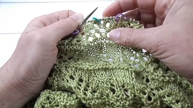 Провязываем двойной накид лицевыми петлями смотреть онлайн