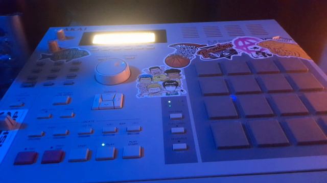 make beat on akai mpc 2000 смотреть онлайн