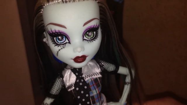 (̾●̮̮̃̾•̃̾) Краткий обзор Френки Штейн Базовая Frankie Stein Basics Monster High(̾●̮̮̃̾•̃̾). смотреть онлайн