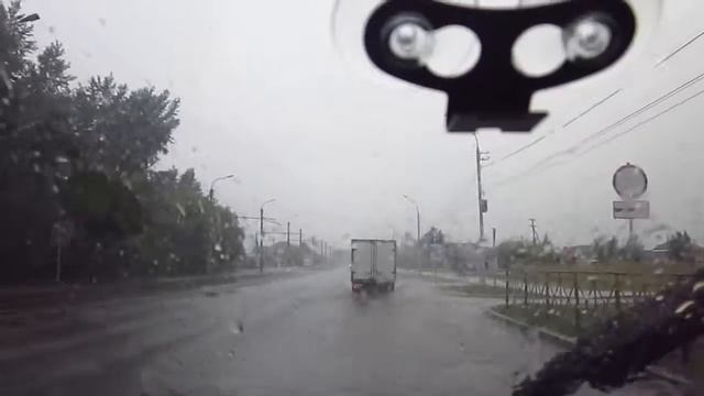 Сильный ливень с градом в Новосибирске 11.06.2017 смотреть онлайн