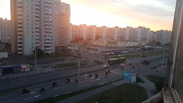 Случайно заснятый момент с балкона в праздник ВДВ (Гомель) смотреть онлайн