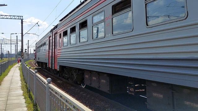 Яркая демонстрация тактового движения электричек на Витебском направлении. Электропоезд ЭТ2М.