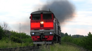 "Копченые небеса". 3ТЭ10У-0023 с грузовым поездом