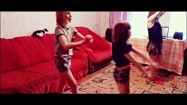 ТАНЕЦ ПОД ПЕСНЮ ЛУНА НЕ ЗНАЕТ ПУТИ смотреть онлайн