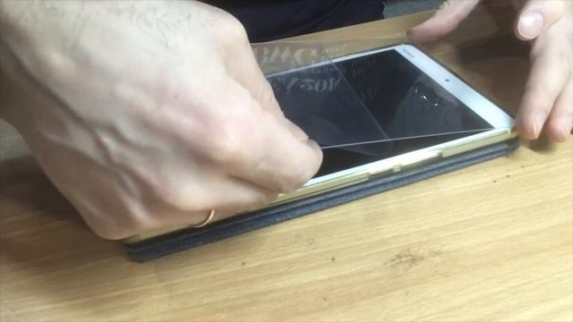 Меняем защитное стекло на планшете Huawei MediaPad M3 8.4" смотреть онлайн