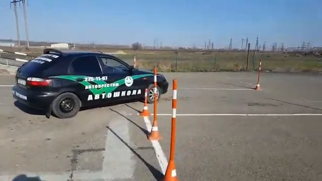 Упражнение ПАРАЛЛЕЛЬНАЯ ПАРКОВКА на автодроме "Автопрестиж" смотреть онлайн