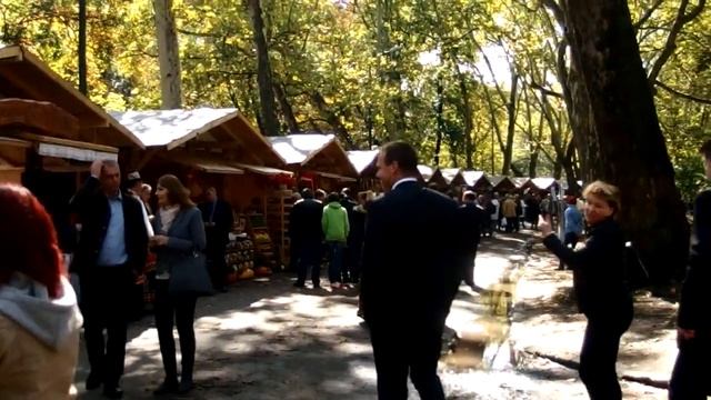 Осенний парк Варошлигет. Будапешт смотреть онлайн