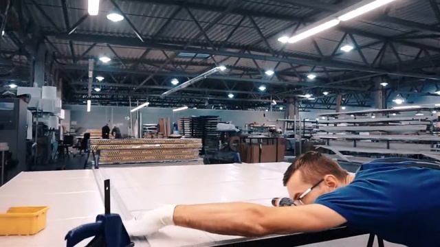 Производство секционных ворот под индивидуальный дизайн RYTERNA PREMIUM смотреть онлайн