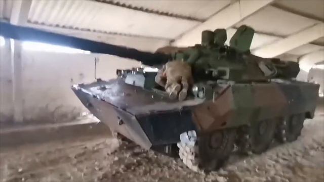 Ukrainian military receives AMX-10RC heavy armored vehicles from France смотреть онлайн