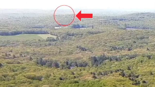 Fastwalker UFO Flies under drone! Ashford, CT - May 23, 2021 смотреть онлайн