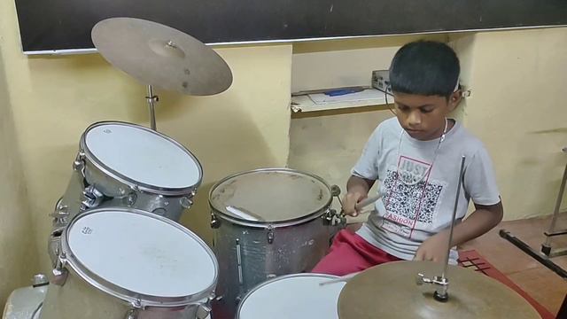 SANTHANA KAATRE | THANIKKATTU RAJA | ILAYARAJA | SPB | JANAKI | RAJINI | DEV KRISHNAN | DRUM COVER смотреть онлайн