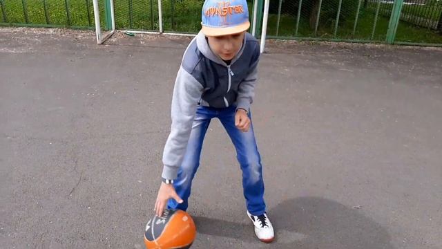 ОБУЧЕНИЕ ДРИБЛИНГУ В БАСКЕТБОЛЕ. смотреть онлайн