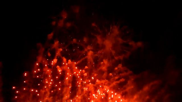 Фейерверк-шоу в г. Московский 18.08.2013 смотреть онлайн