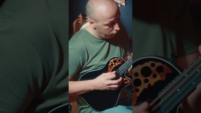 Мандолина Ovation. Взрослая укулеле :) смотреть онлайн