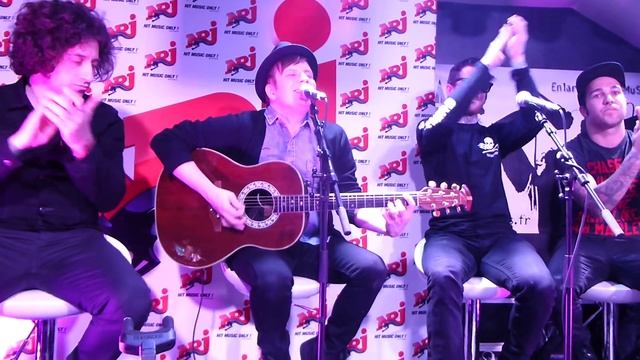 Fall Out Boy - My Songs Know What You Did in the Dark (Light 'Em Up) - Live @ Orléans - Infrared смотреть онлайн