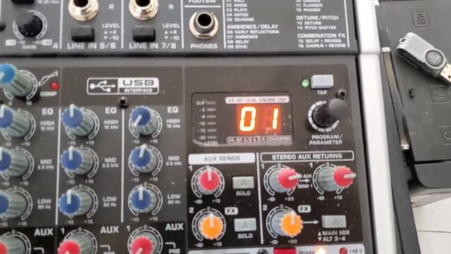 Mezcladora consola Berhinger modelo Xenyx X1204USB смотреть онлайн