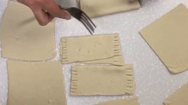Лодочки из слоёного теста с курицей, грибами и сыром. Вкусно и просто! Вот это Кухня! смотреть онлайн