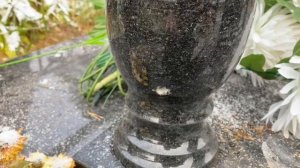 Правильная установка вазы из гранита на кладбище, чтобы не лопнула зимой! Проверьте пока не поздно