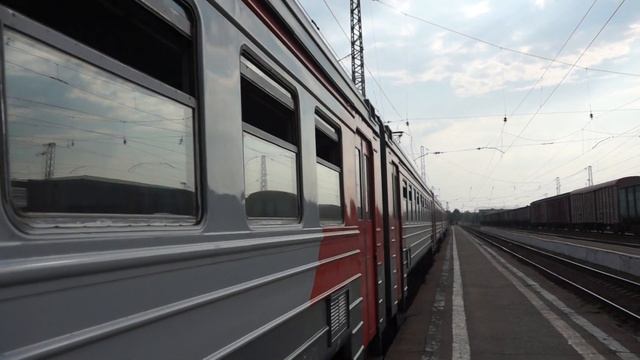 ЭД4М-0137 подаётся под посадку на станции Александров-1.