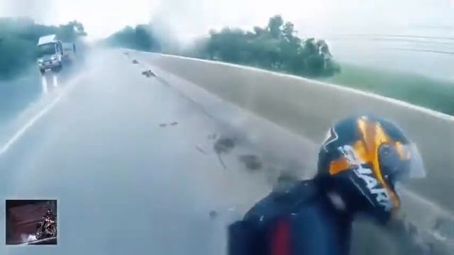 не растерялся и спас девушку смотреть онлайн
