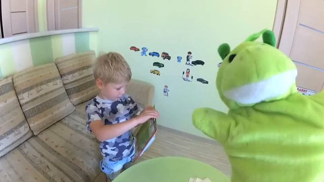 Футболка РАСКРАСКА Как раскрасить РИСУНОК фломастерами на футболке смотреть онлайн