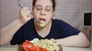 Мукбанг Пельмени со сметаной и кетчупом