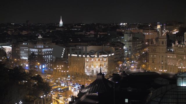 Night view of Madrid with Cibeles Square, Cybele Palace and traffic, Spain смотреть онлайн
