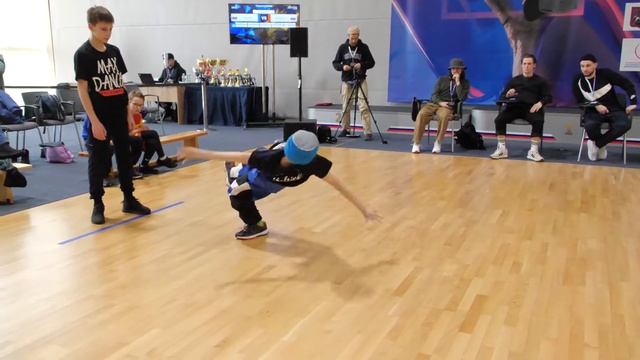 top16 11-13 bboy Ярило vs Zelscoot - брейкданс, Чемпионат Москвы смотреть онлайн