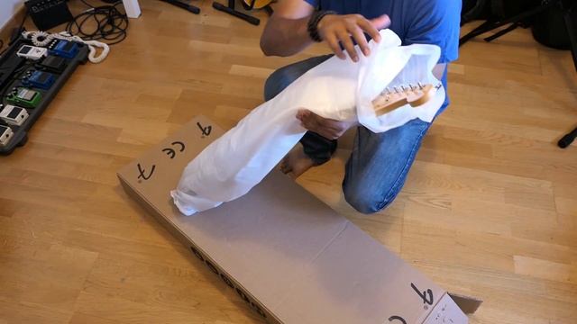 Fender Player Stratocaster 2020 Unboxing | 3 Color Sunburst | Maple Neck | SSS смотреть онлайн