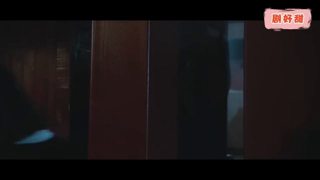 霸道總裁拋棄灰姑娘和小三出國，哪料灰姑娘車禍失憶再也不記得他，後悔也來不及了！ смотреть онлайн