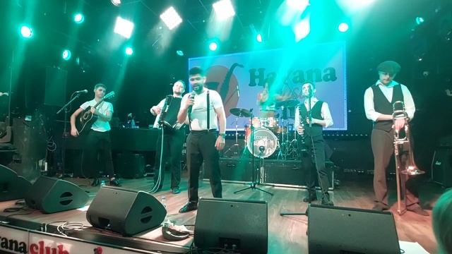 У Чёрного моря, "Коммуна Люкс" смотреть онлайн