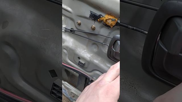 хендай акцент ТагАЗ не открывается дверь. Ремонт дверей.Ремонт рычага двери. смотреть онлайн