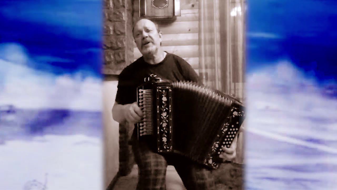 "ЛЮБИМЫЙ ГОРОД МОЖЕТ СПАТЬ СПОКОЙНО" - Игорь КОЧУЕВ (Дмитров, Моск. обл.) - гармонь-хромка и вокал. смотреть онлайн