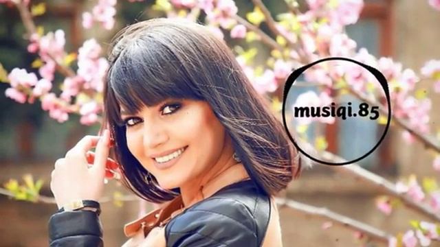 Natavan Hebibi Mene Qisqana Qisqana Bax..