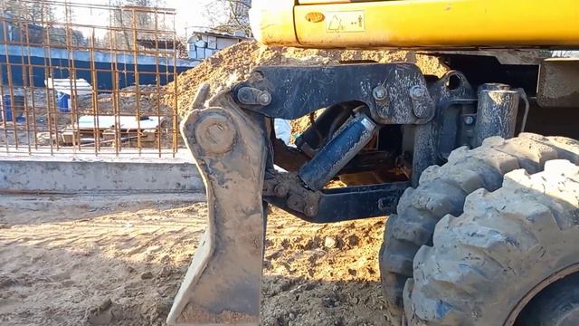 Экскаватор CAT M320D2 пневмоколесный смотреть онлайн