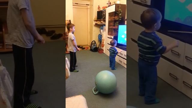 танец маленьких акулят смотреть онлайн