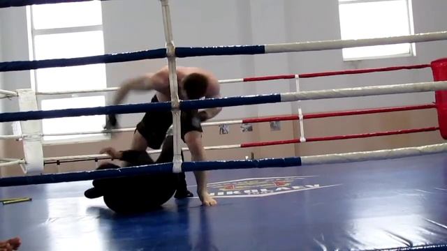 Показательное выступление MMA CLUB NIKOLAEV на новогоднем утреннике в ДЮСШ№2 смотреть онлайн