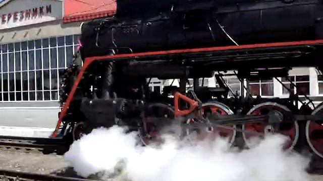 Паровоз Л-4372 на ст. Березники (2) смотреть онлайн