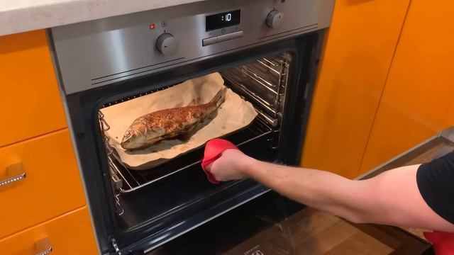 Свежий запечённый сазан в духовке!Простой и очень вкусный рецепт! смотреть онлайн
