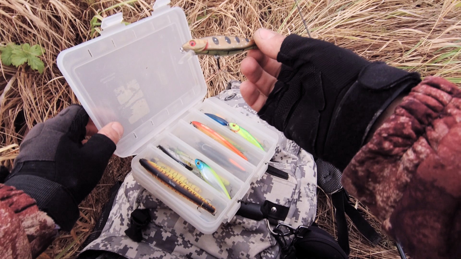 РЫБАЛКА В ЛЮТЫЙ ШТОРМ ловля щуки на воблеры с берега НЕ ЗАКРЫТИЕ СЕЗОНА смотреть онлайн