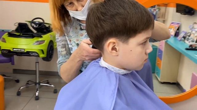 Поход в парикмахерскую всей семьей смотреть онлайн